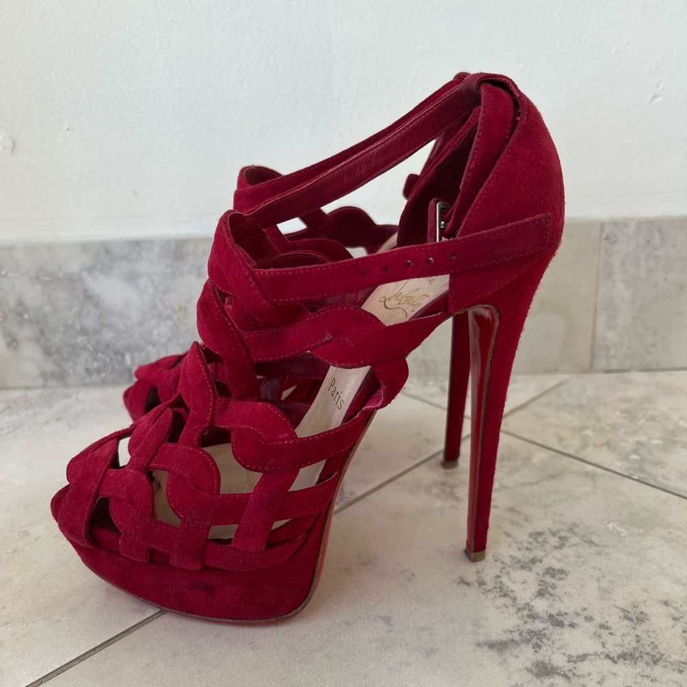 Christian Louboutin 37 suede heels